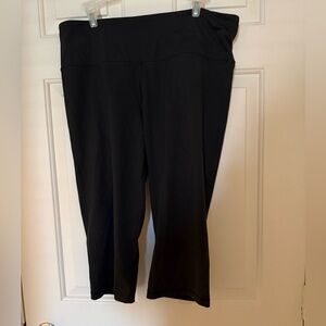 Victoria sport knockout black crop leggings women’s size XL
